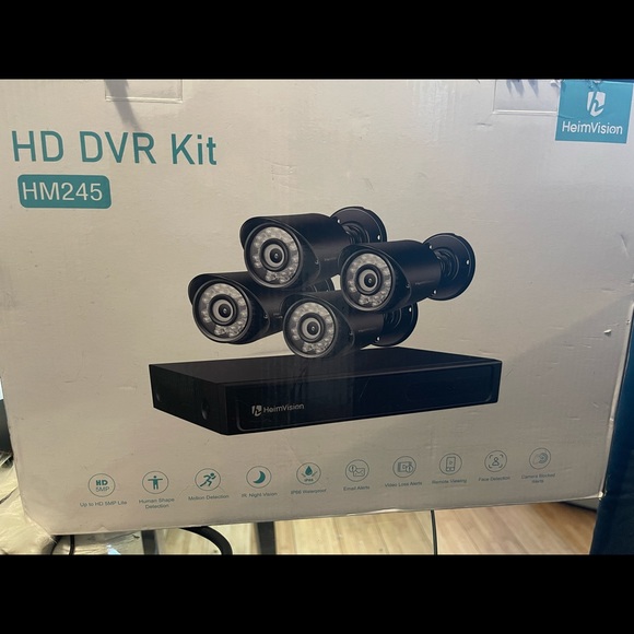 Brand new 4 Camaras w. Monitor (used) - Picture 2 of 3